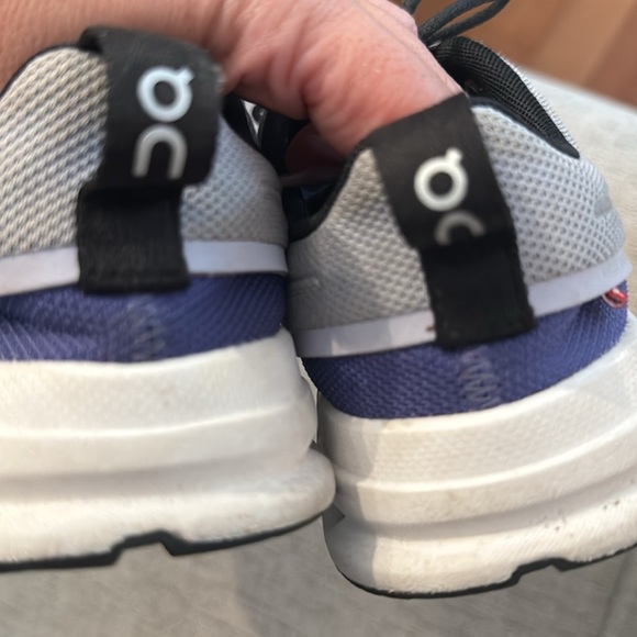 on cloud - Picture 4 of 4